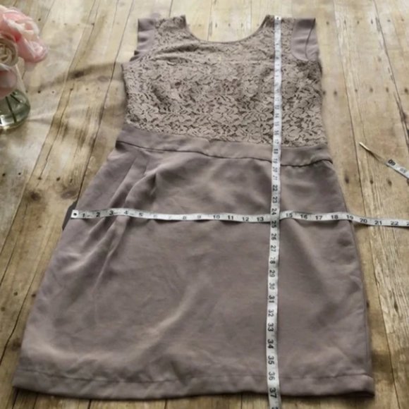 BCBG Aimee Dress in Pumice NWT Size 10 - Picture 4 of 7